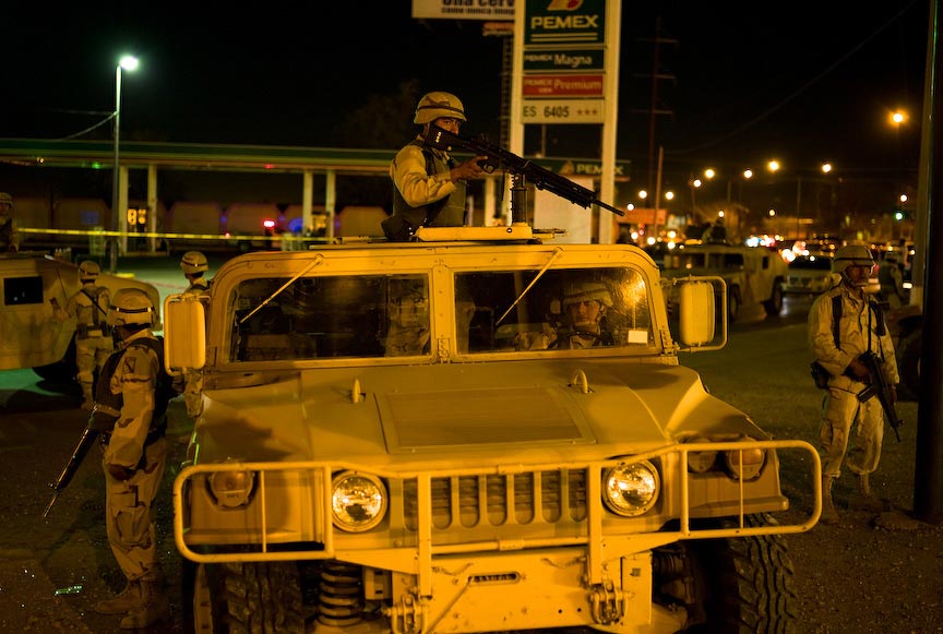 Juárez: Army troops and military vehicles patrol the streets; © Julián Cardona