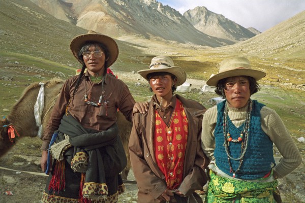 Tibetans in mountians, Scott Carrier photo