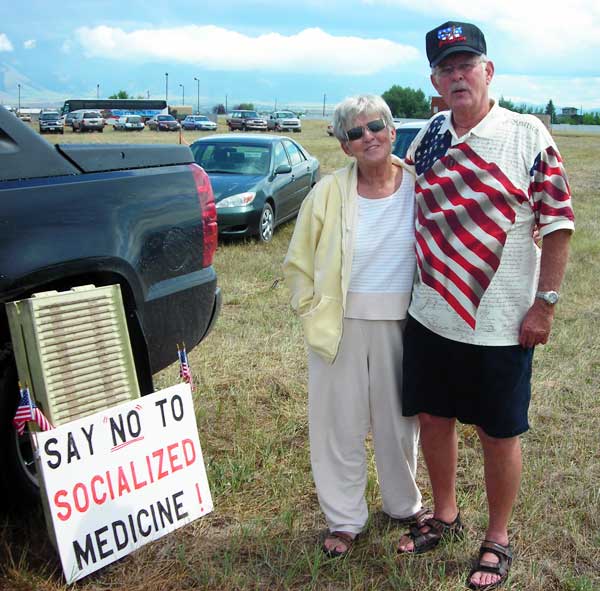 Couple with anti-socialized medicine sign