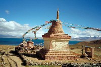 Mt Kailash: Gompa 1, prayer flags and monument