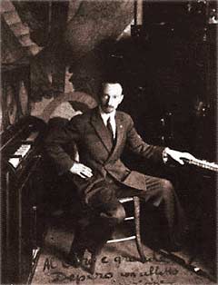 photo: Luigi Russolo at keyboards