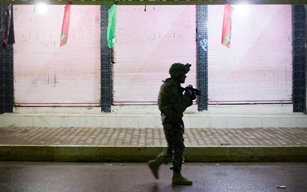 Soldier in Iraq, photo by Jake Warga